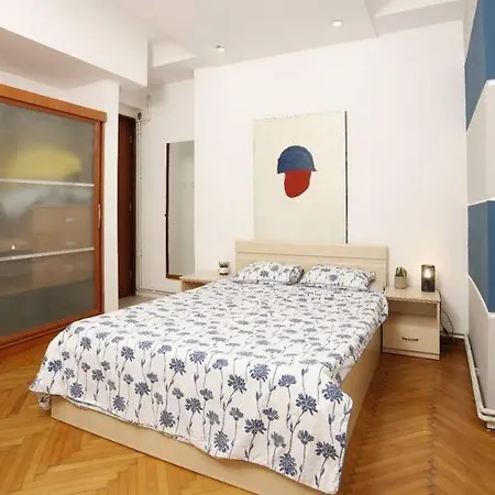 Apartment 1 Bdrm In Center