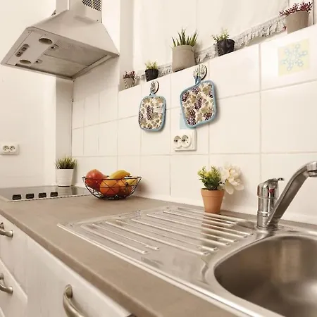 1 Bdrm In Center شقة *