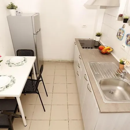 1 Bdrm In Center Bucharest